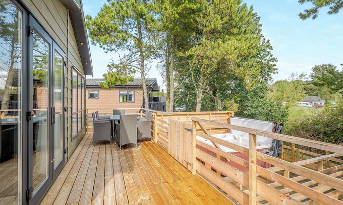 Kirkcudbright Ski Chalet | Hot Tub Lodge 3 Pet Friendly