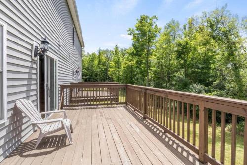 Lansing Apartment | Hot Tub! LRG Home! Sleeps 16!Near Ithaca! Dogs OK