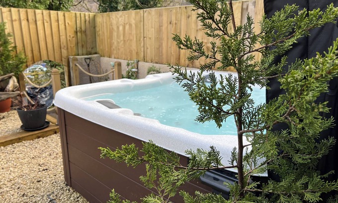Abertillery House | Hot tub Retreat In The Valley's Of South Wales