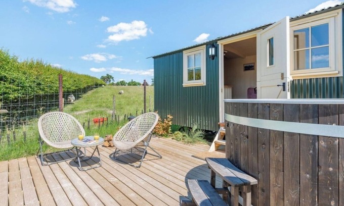 Alton Apartment | Hot Tub Retreat - Otium Wine Estate
