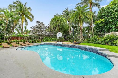 Lake Ida Shores House | Hot Tub Salt Pool Png Png 5 Min to AtlAv Trampline