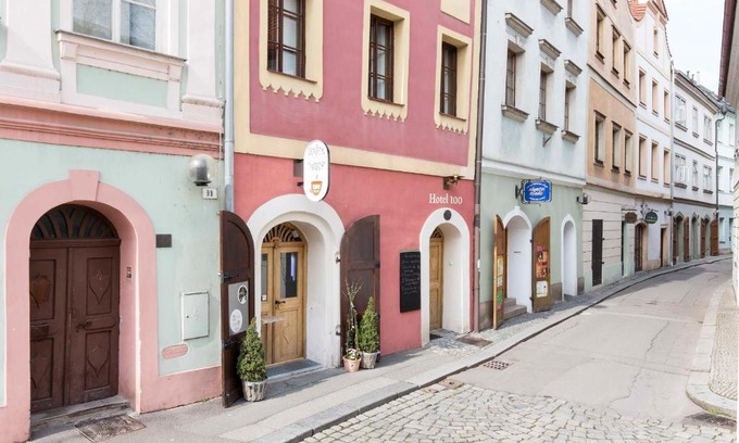 Pardubice Hotel | Hotel 100