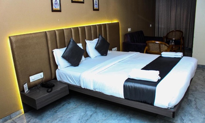 Belapur Hotel | Hotel Aarush Residency