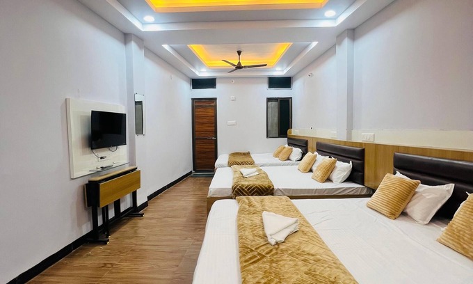Ujjain Hotel | Hotel Advika