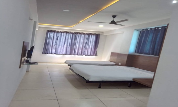 Hansalpur Becharaji Hotel | Hotel Agroha