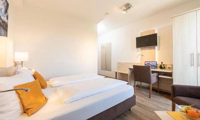 Hausen b. Wurzburg Hotel | Hotel Am Wiesenweg l 24h check-in