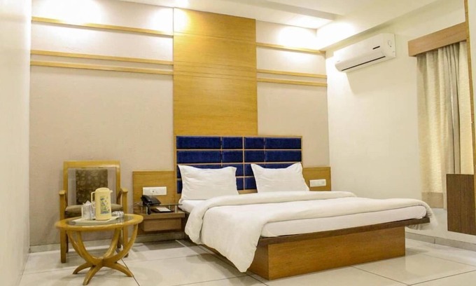 GIDC Hotel | Hotel Apex Inn