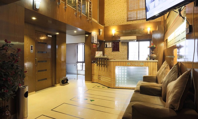GIDC Hotel | Hotel Apple Inn