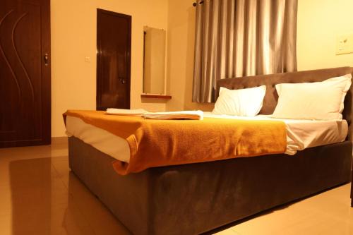 Adyar Hotel | Hotel Aradhya Inn Deralakatte
