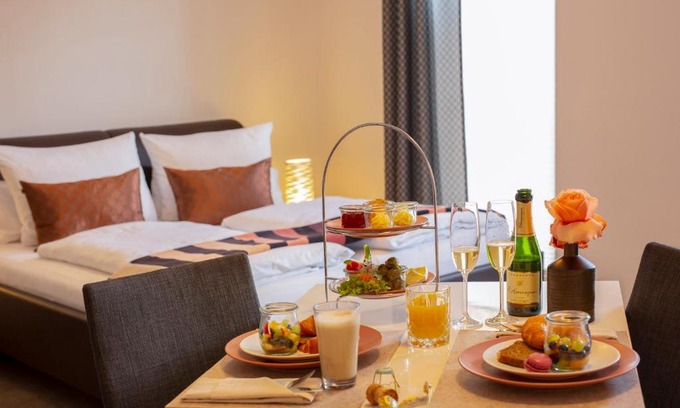Mering Hotel | Hotel & Boarding House Schlosserwirt
