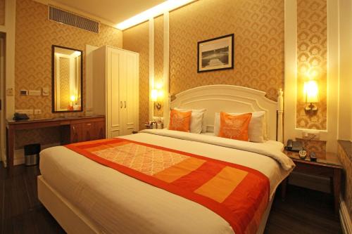 Connaught Place Hotel | Hotel Bright