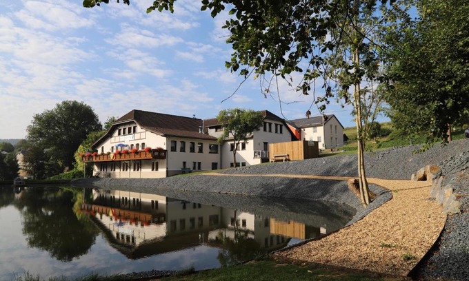 Burg-Reuland Hotel | Hotel Burg Hof