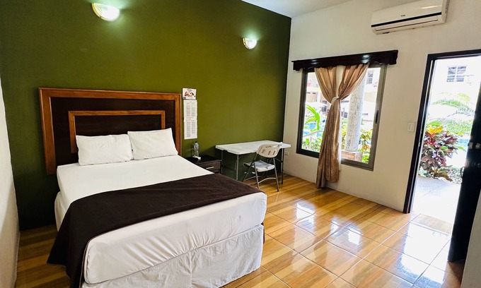 Escuintla Bed & Breakfast | Hotel California Pacific Palm