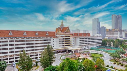 Daun Penh Hotel | Hotel Cambodiana