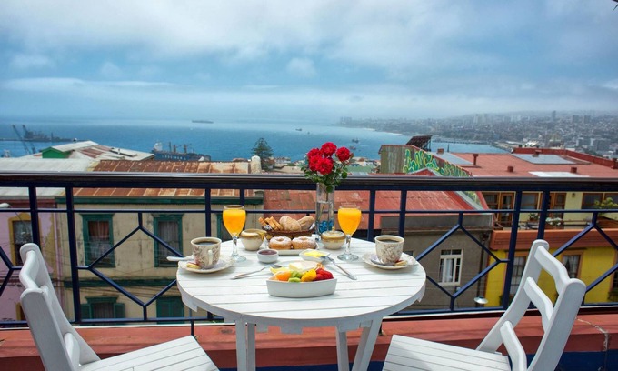 Cerro Alegre Hotel | Hotel Casa Somerscales
