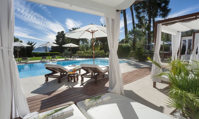 La Croix des Gardes Hotel | Hotel Chateau De La Tour