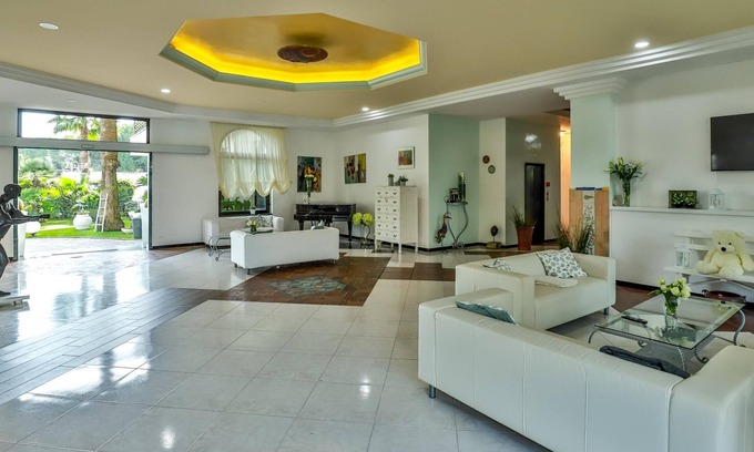 Laura Hotel | Hotel Delfa - ID 3416