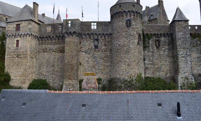 Vitre Hotel | Hotel du Chateau