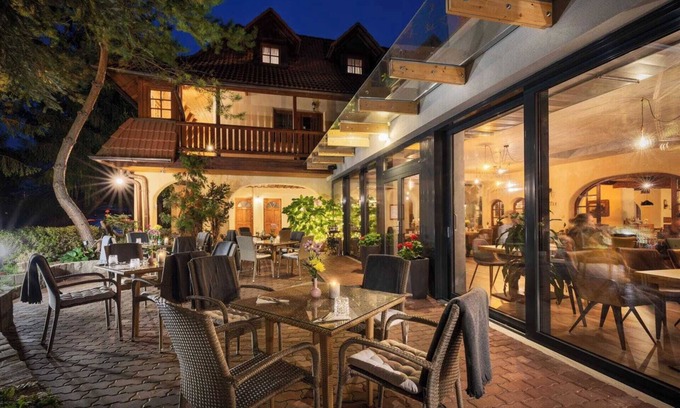 Brezineves Hotel | Hotel Frýdl