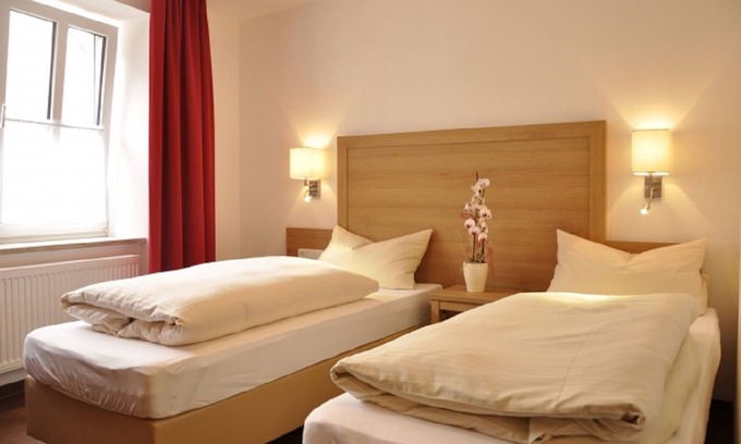 Harburg Hotel | Hotel Gasthof zum Goldenen Lamm