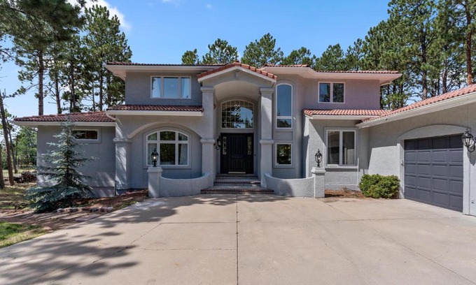 Woodmoor Villa | Hotel Homes - Thunderbird Villa Retreat
