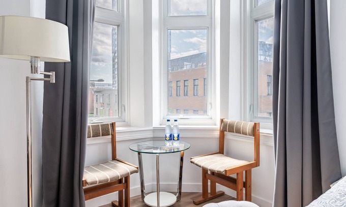 Gay Village Hostel | Hotel le Coach