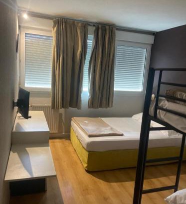 Rochefort-du-Gard Hotel | Hotel Le Lagon