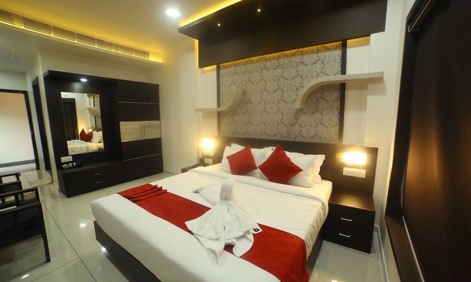 Kakkanchery Hotel | Hotel Le Moshe Inn