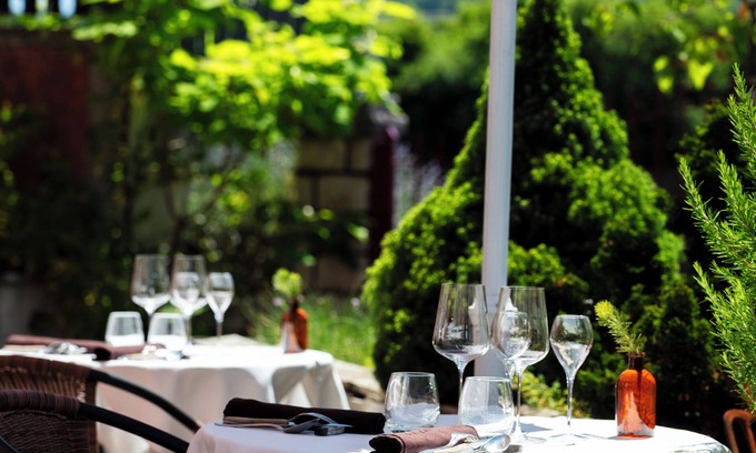 Vieille-Brioude Hotel | Hotel Les Glycines
