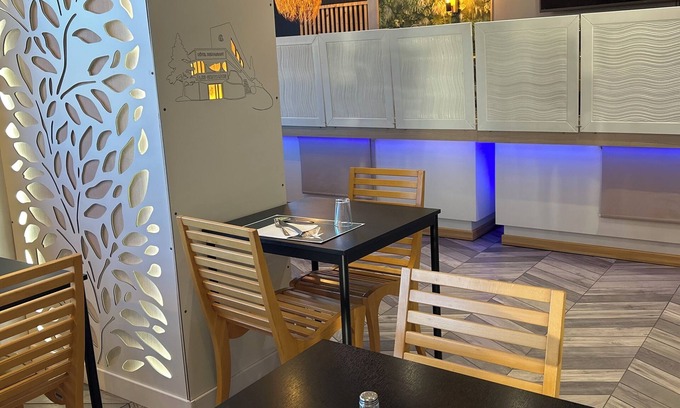 Saint Dezery Hotel | Hotel Les Gravades