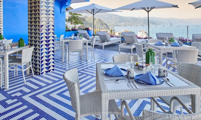 Conchas Chinas Hotel | Hotel Luxury Patio Azul