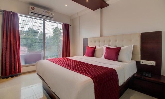 Malad West Hotel | Hotel Malad Inn opposite Malad Railway Station