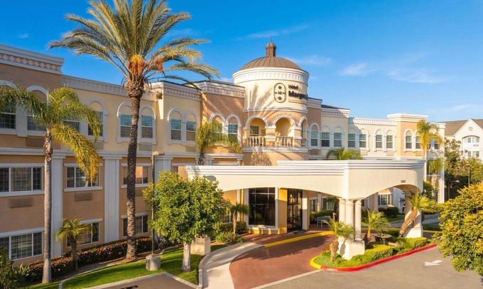 Anaheim Resort Hotel | Hotel Marguerite Anaheim/Garden Grove, Trademark Collection by Wyndham