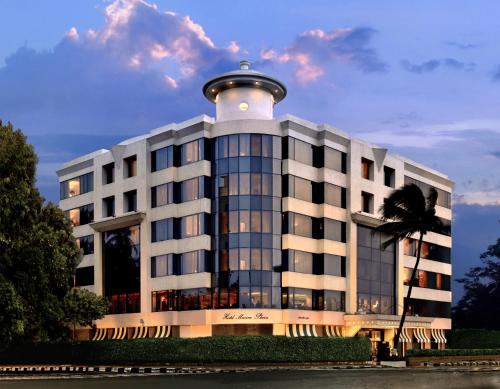 Churchgate Hotel | Hotel Marine Plaza