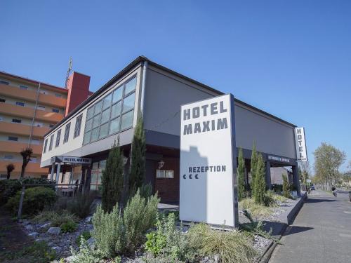 Langenfeld House | Hotel Maxim