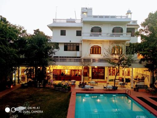 Bani Park Hotel | Hotel Meghniwas