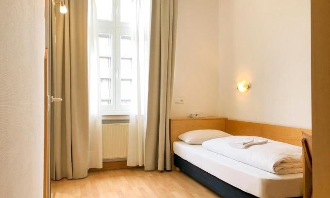 Unterbilk Hotel | Hotel Moon