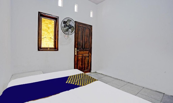 Mojokerto Hotel | Hotel O Fun Guesthouse Syariah