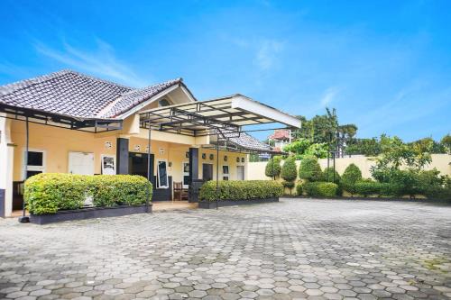 Pekalongan Hotel | Hotel O Pekalongan Near Pasar Batik Setono Formerly Hotel Puspa Indah
