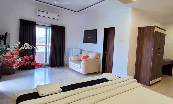 Talegaon Dabhade Hotel | Hotel Om Inn