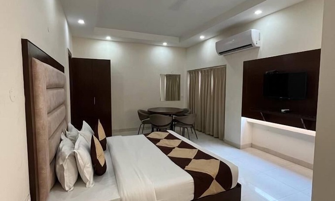 Sector 5 Hotel | HOTEL PARK ROYAL