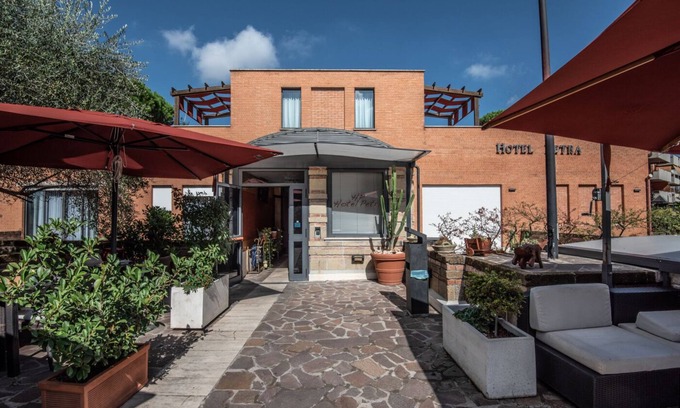 Zona XVI Torrenova Hotel | Hotel Petra