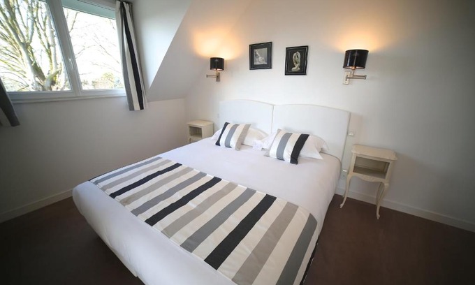 Saint-Hilaire-du-Harcouet Hotel | Hotel Restaurant Le Lion d'Or
