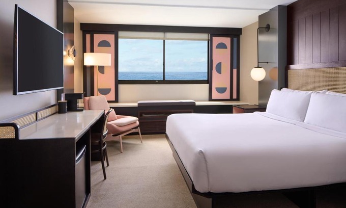 Waikiki Hotel | Hotel Renew