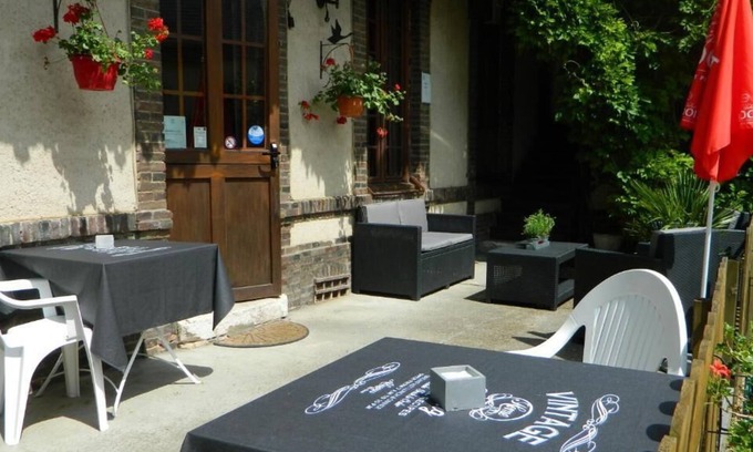Conches-en-Ouche Hotel | HOTEL RESTAURANT LE CYGNE