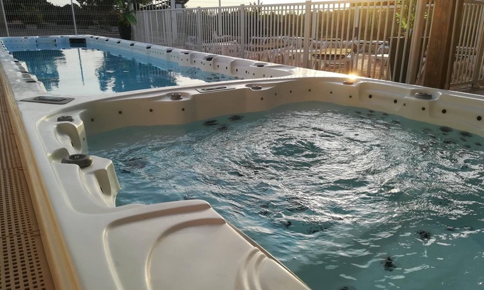 Douville Hotel | Hotel-Restaurant Le Tropicana
