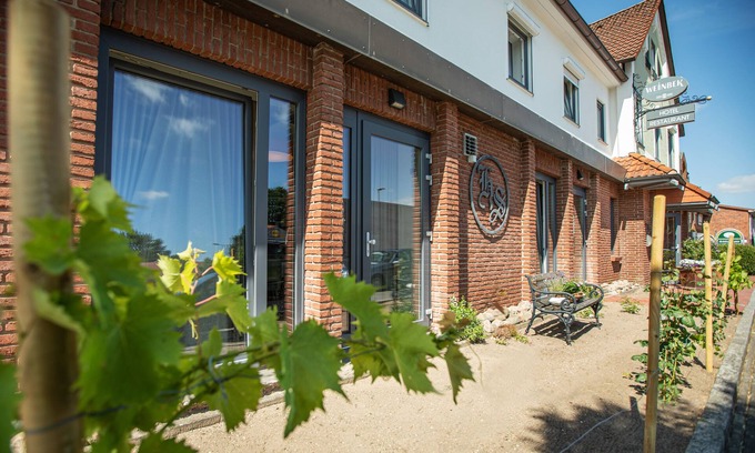 Baken Hotel | Hotel, Restaurant und Weinhandel Weinbek