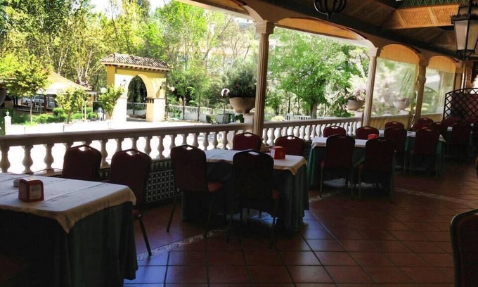 Pinos Puente House | Hotel Restaurante Montserrat