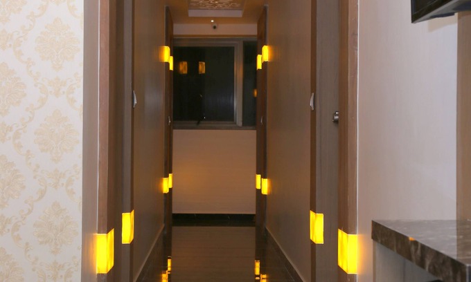 Ahmedabad Hotel | Hotel Royal King by Sky Stays