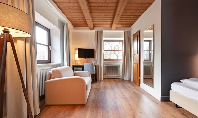 Obermenzing Hotel | Hotel Schleuse